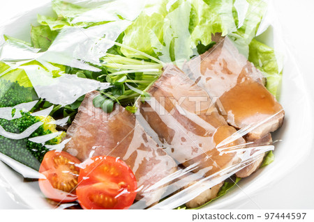 包菜（烤牛肉沙拉）。 97444597