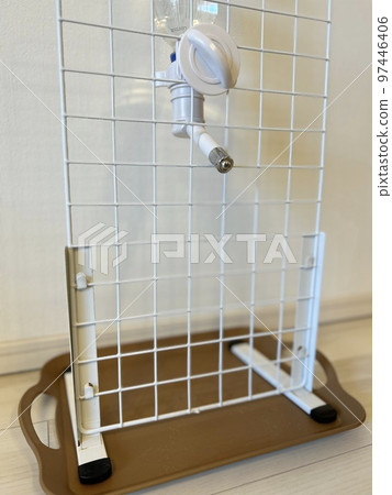 用100日元的材料DIY一個狗狗飲水架 97446406