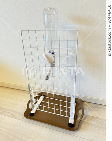 用100日元的材料DIY一個狗狗飲水架 97446410