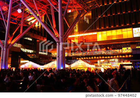 People enjoying shopping at the Christmas market in front of Hakata Station, Hakata Ward, Fukuoka City, Fukuoka Prefecture_1 People enjoying shopping at the Christmas market in front of Hakata Station, Hakata Ward, Fukuoka City, Fukuoka Prefecture_1 97448402
