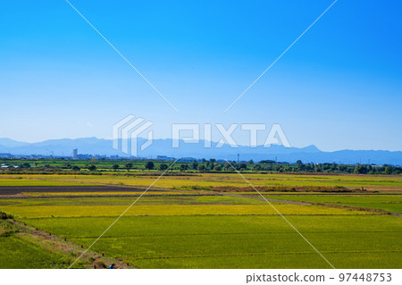 從 Yuhigaoka 秋景看荒川運動公園附近的山脈 97448753