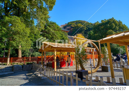 秋天的神奈川縣鎌倉市鶴岡八幡宮 97449237