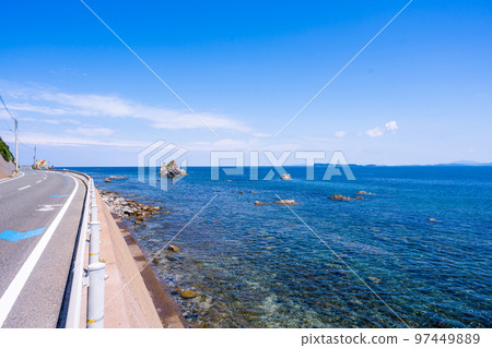 以最美麗的夏日天空為背景的觀光景點：志賀島的風景 97449889