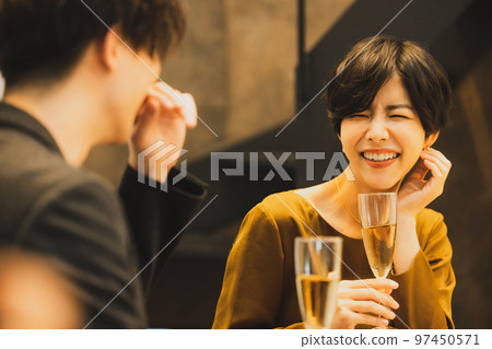 A couple toasting with champagne 97450571