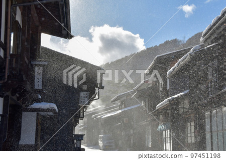 雪景中山道木曾寺奈良井宿 雪景中山道木曾寺奈良井宿 97451198