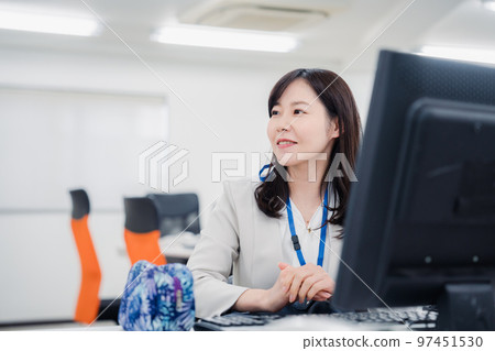 Businesswoman having lunch break in the office 97451530