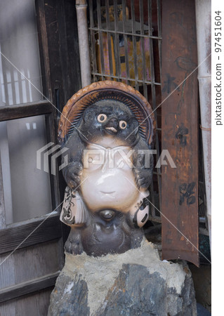 Nakasendo Kisoji Narai-juku Shitara-yaki 浣熊狗雕像 97451604