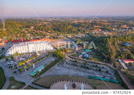 從泰國清萊的巨型觀音菩薩看 從泰國清萊的巨型觀音菩薩看 97452924