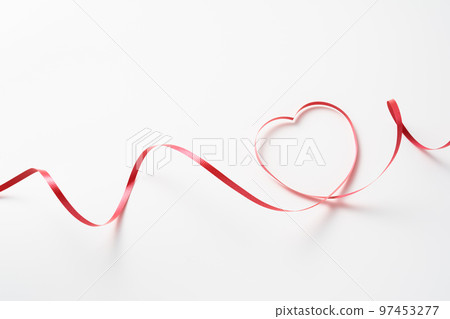 紅絲帶白色背景 97453277
