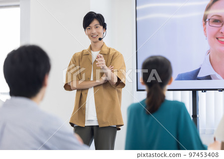 Seminar A man speaking with a head microphone Seminar A man speaking with a head microphone 97453408