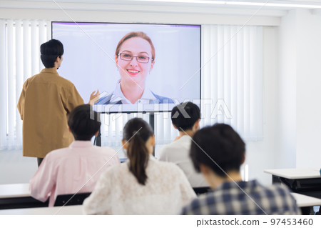 聽老外上網的大學生 97453460