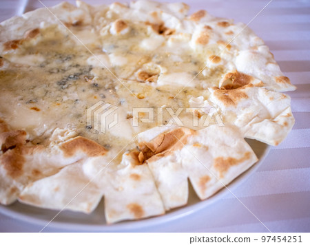 來自著名奶酪店的披薩 97454251