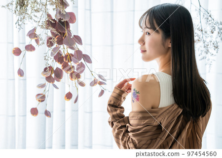 woman with tattoo woman with tattoo 97454560