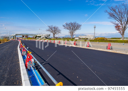 增加主幹道國道 17 號上武道下行車道數量的工作 2022.12 a-1 97455555