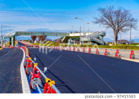 努力增加主幹道 17 號國道上武道下行方向的車道數 2022.12 b-2 高飽和度 努力增加主幹道 17 號國道上武道下行方向的車道數 2022.12 b-2 高飽和度 97455565