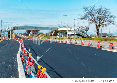 增加主幹道 17 號國道上武道下行車道數量的工作 2022.12 b-3 淺色調 增加主幹道 17 號國道上武道下行車道數量的工作 2022.12 b-3 淺色調 97455567