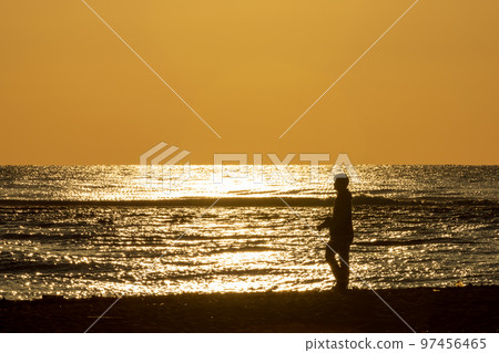 Camera walk at dusk Camera walk at dusk 97456465