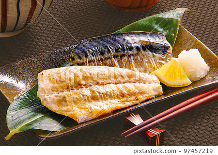 Image of salt-grilled mackerel fillet 97457219