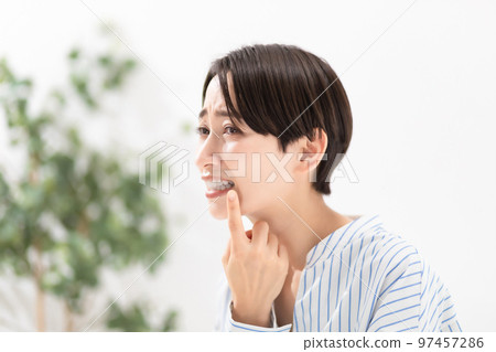 女性牙齒煩惱 97457286