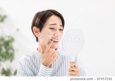 Female tooth worries 97457292