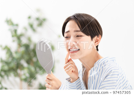 Female tooth worries 97457305