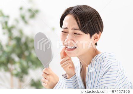 Female tooth worries 97457306