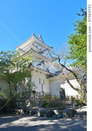 The castle tower and stone walls of Ogaki Castle in sunny Mino Province 97464591