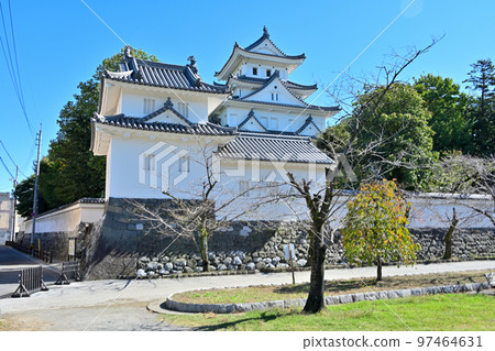 The castle tower and stone walls of Ogaki Castle in sunny Mino Province 97464631