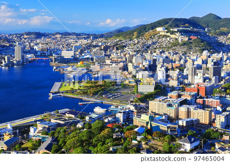 [Nagasaki Prefecture] A clear view of Nagasaki from Mt. Nabekanmuri 97465004