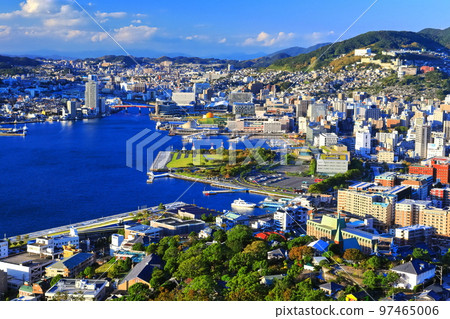 [Nagasaki Prefecture] A clear view of Nagasaki from Mt. Nabekanmuri 97465006