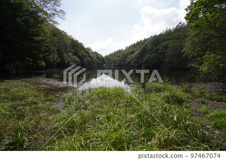 2022 年 9 月 12 日,群馬縣中之條町六鄉區 Chatsubomigoke 公園遠足小徑上的河北池塘 2022 年 9 月 12 日,群馬縣中之條町六鄉區 Chatsubomigoke 公園遠足小徑上的河北池塘 97467074