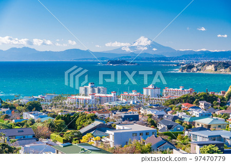 (Kanagawa Prefecture) Enoshima and Mt. Fuji seen over the residential areas of Shonan and Zushi (Kanagawa Prefecture) Enoshima and Mt. Fuji seen over the residential areas of Shonan and Zushi 97470779