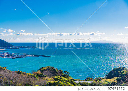 (Kanagawa Prefecture) Izu Oshima, Sagami Bay seen from Hiroyama Park 97471552
