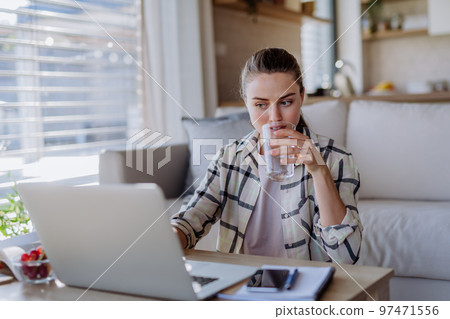 Young woman having homeoffice in her apartment. 97471556