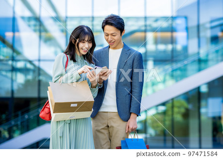 Men and women shopping, photography cooperation "LINK FOREST" 97471584