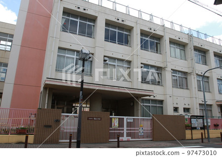 "Osaka Municipal Sekime Elementary School" in Joto Ward, Osaka City, Osaka Prefecture 97473010