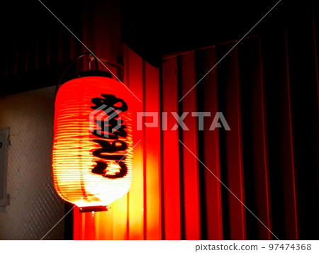 A yakitori restaurant with lanterns 97474368