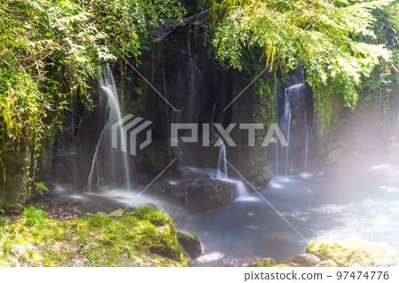 龍河淵/天狗瀑布 日本熊本縣菊池市美麗的山間溪流、溪谷、清流的夏日風光「旅遊勝地：菊池溪谷」 97474776
