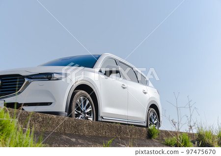 白色SUV型乘用車 白色SUV型乘用車 97475670