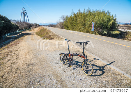 Folding bicycle (Kisogawa Riverbed, Ichinomiya City, Aichi Prefecture) 138 Tower Park Folding bicycle (Kisogawa Riverbed, Ichinomiya City, Aichi Prefecture) 138 Tower Park 97475937