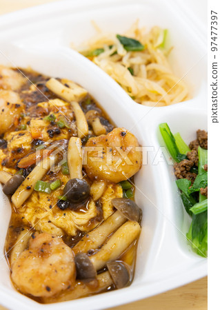 Delicious shrimp stir-fried tofu Delicious shrimp stir-fried tofu 97477397