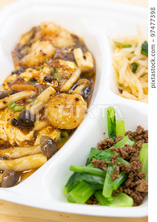 Delicious shrimp stir-fried tofu Delicious shrimp stir-fried tofu 97477398