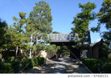 京都府北區紫野，秋天的大德寺，入口和正門 97488151
