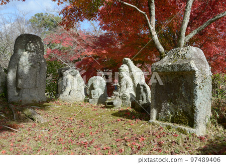 京都市右京區嵯峨大澤池秋季大覺寺秋季石佛 97489406