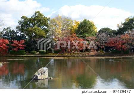 Daikakuji Temple in autumn, Osawa Pond with autumn leaves, Saga, Ukyo Ward, Kyoto City Daikakuji Temple in autumn, Osawa Pond with autumn leaves, Saga, Ukyo Ward, Kyoto City 97489477