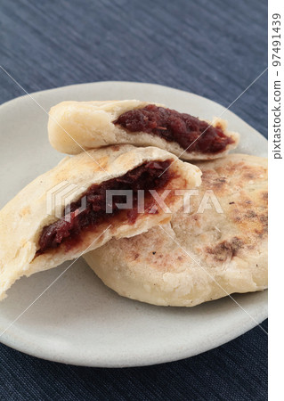 Oyaki (red bean paste) 97491439