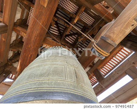 The huge Todaiji bell tower and hanging bell 97491487