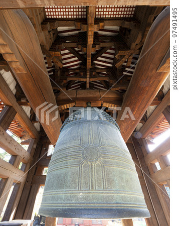 The huge Todaiji bell tower and hanging bell 97491495