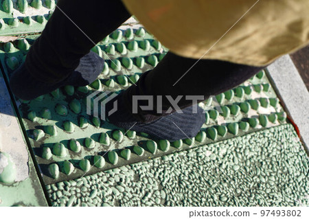 Female feet walking on foot pot Female feet walking on foot pot 97493802