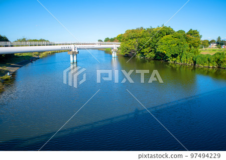 從 Binnuma Hashi 看到的 Binnuma 河 秋景 97494229